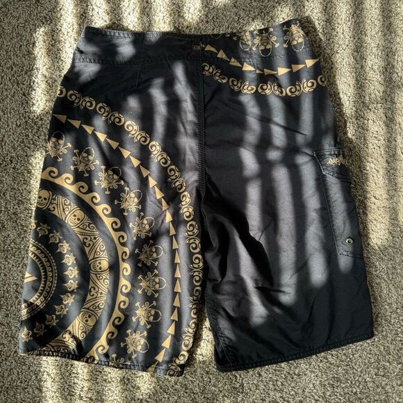 Y2K Quicksilver Gold Tribal Skull Print Board Shorts - Picture 4 of 10